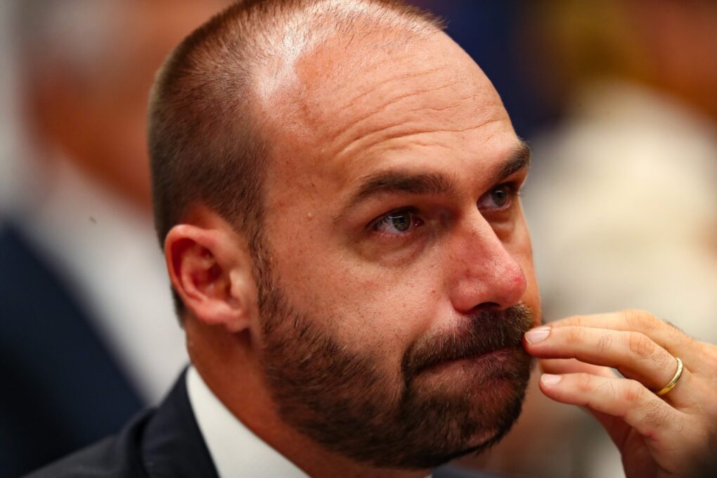 Motta destrava denúncias, e Conselho de Ética analisará pedidos de cassação de Eduardo Bolsonaro