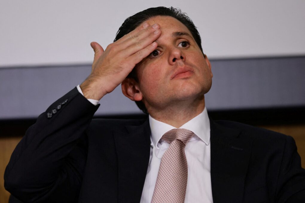 Motta ignora oposição e vota projeto simbólico para reafirmar autoridade sobre pauta da Câmara