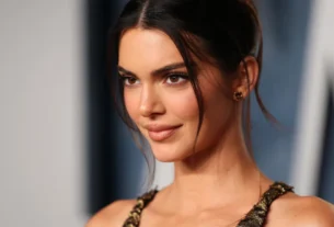 Mulheres famosas que se parecem muito com homososos