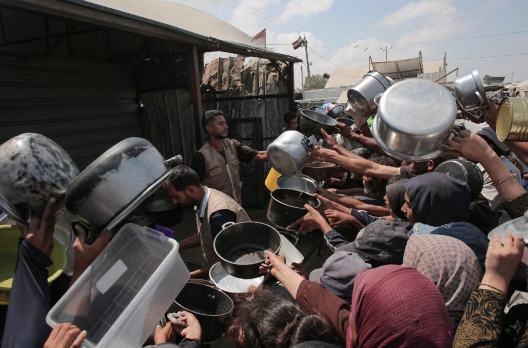 Novos ataques contra Gaza. ONU acusa: “a fome é causada pelo homem”