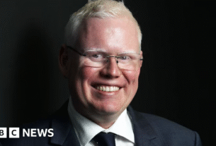 O estuprador condenado deixou o parlamento australiano depois de perder a tentativa de ficar