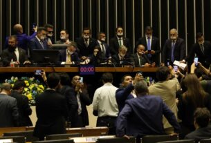 Oposição segue ocupando os plenários da Câmara e do Senado Federal