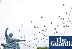 Os sinos gêmeos de Nagasaki tocam em uníssono pela primeira vez em 80 anos para marcar o bombardeio atômico | Japão