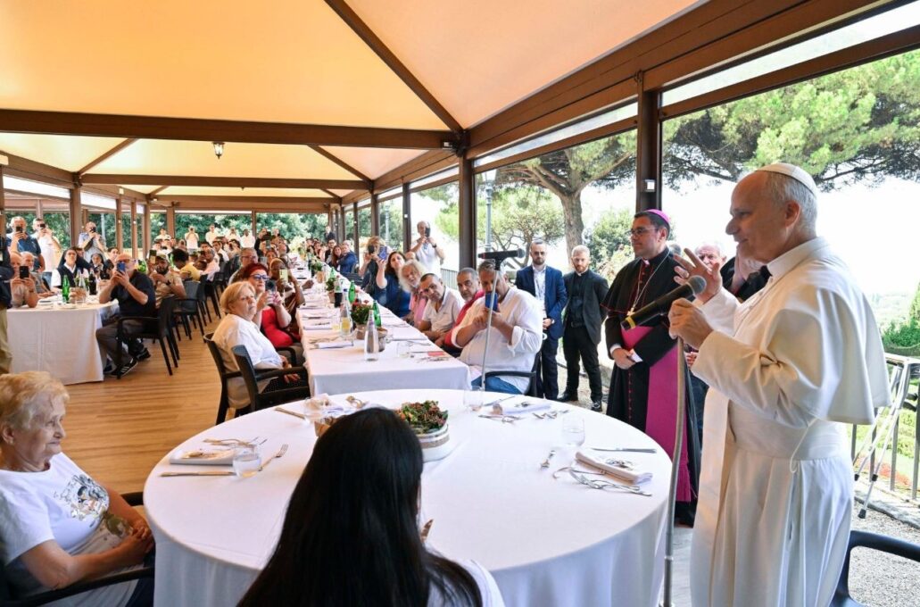 Papa Leão almoça com os pobres: vocês representam a presença de Deus