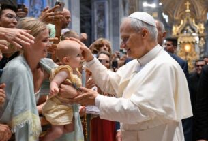 Papa aos fiéis na Basílica Vaticana: renovar a fé aos pés de São Pedro