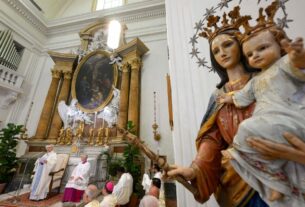 Papa: como Maria, não tenhamos medo de escolher a vida