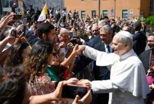 Papa volta a Albano para missa com a comunidade e almoço com os pobres