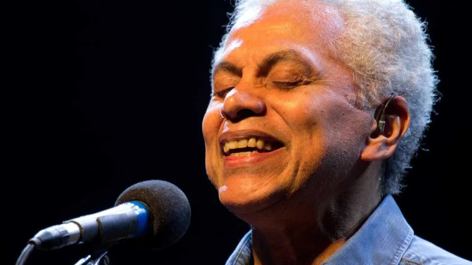 Paulinho da Viola é internal e Retira Cisto Em Hospital do Rio de Janeiro