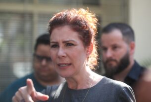 Presa na Itália, Carla Zambelli não se opõe a cumprir pena no Brasil, diz defesa