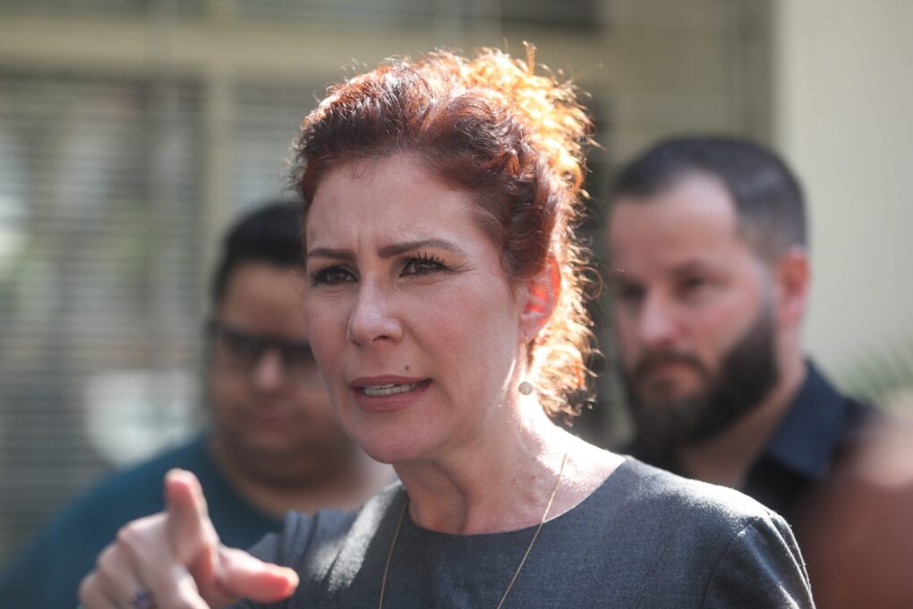 Presa na Itália, Carla Zambelli não se opõe a cumprir pena no Brasil, diz defesa