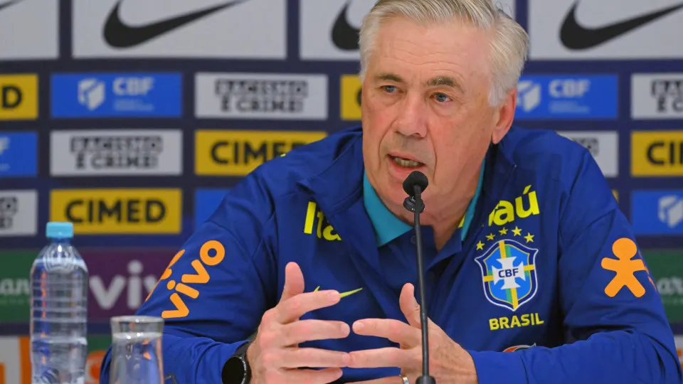 Professor dá aulas de português a Ancelotti: 'Quis saber o que era frango'