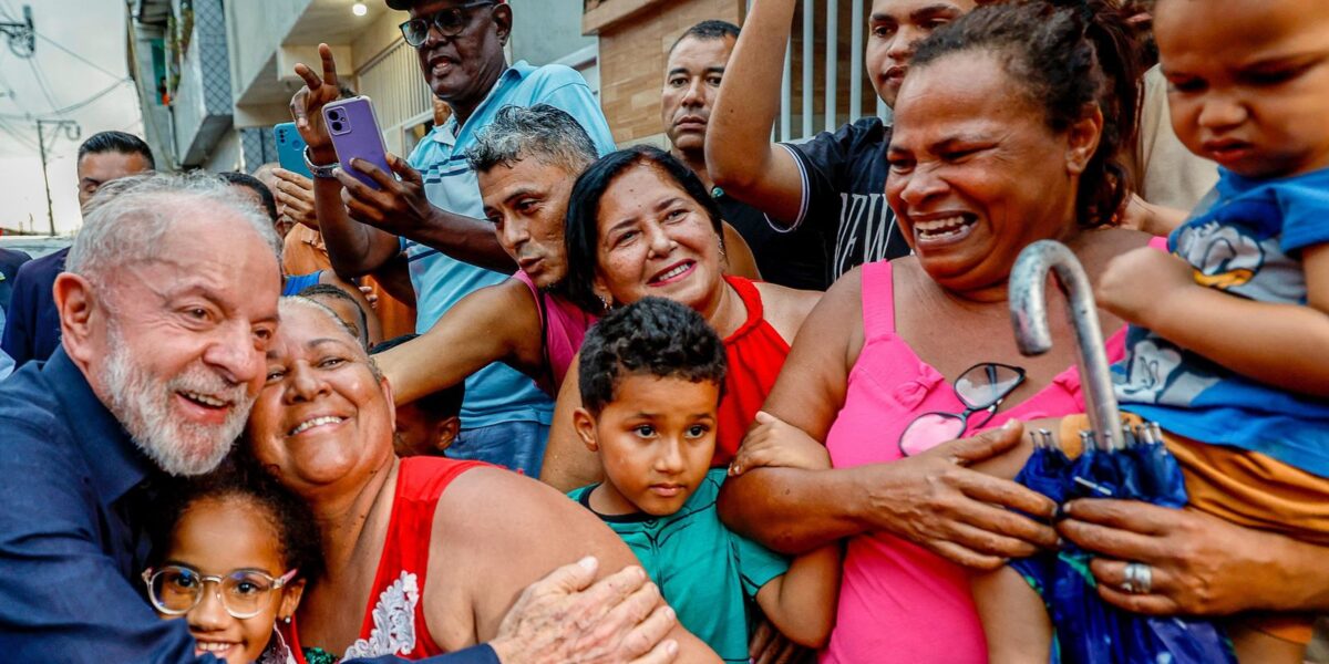 Recife - PE: Moradores de Brasília Teimosa recebem títulos fundiários