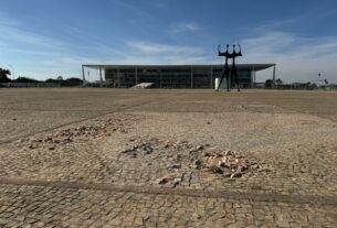 Restauração da Praça dos Três Poderes deve custar R$ 29,1 milhões e começar este ano; veja como ela está agora