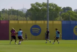 'Ronaldinho, é você?'. Finta de Lamine Yamal no Barcelona viraliza