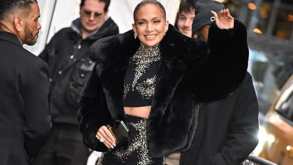 Segurança Barra Jennifer Lopez em Loja da Chanel na Turquia