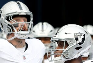 Smith de Raiders, Crosby mira gestos obscenos em relação aos hecklers em Seattle