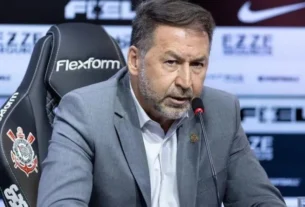 Sócios do Corinthians dão voto final sobre impeachment após últimos esforços de Augusto Melo