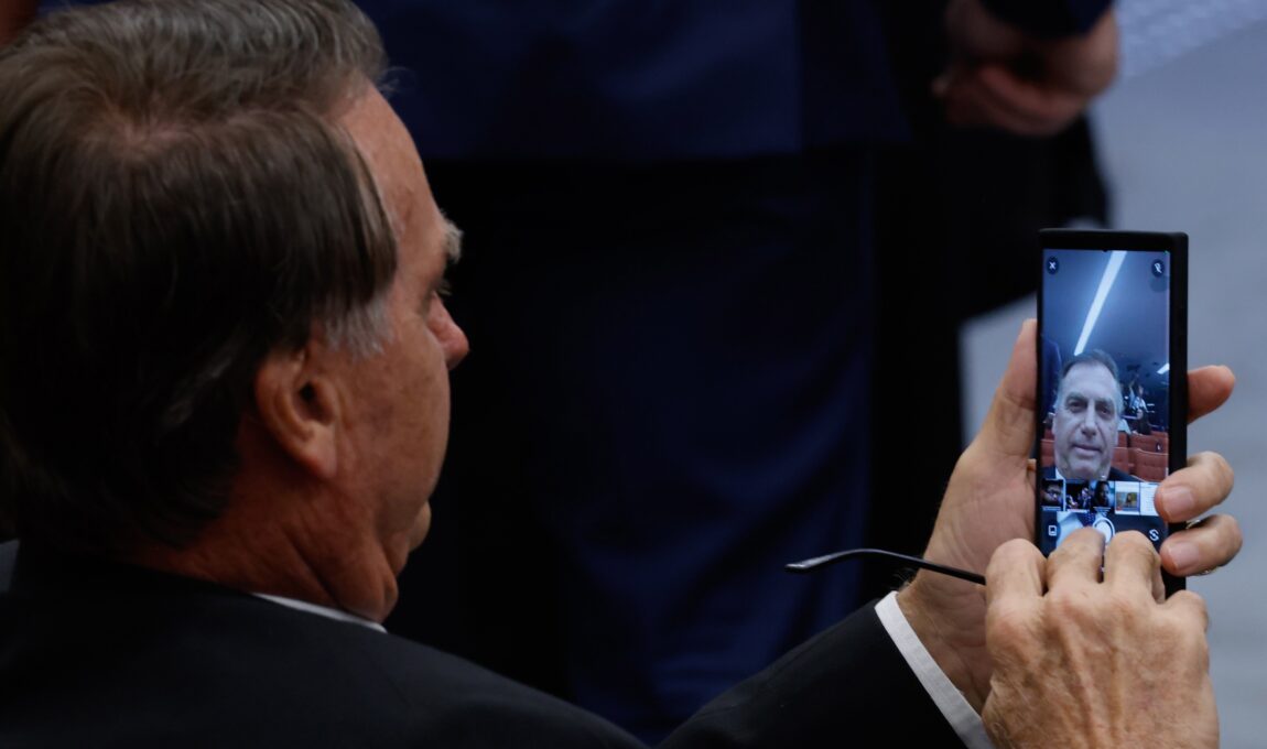 Zanin marca para 2 de setembro início de julgamento de Bolsonaro e mais sete por tentativa de golpe