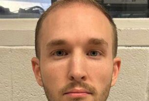 A sentença pornô infantil do concorrente ex-'' 'exige que ele faça o teste de pênis