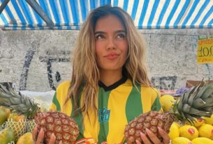 ANTES DE MOSTRAR EM JOGO DA NFL, KAROL G VISISA FAVELA EM SP E POSTA 'TEXTão' Emotivo