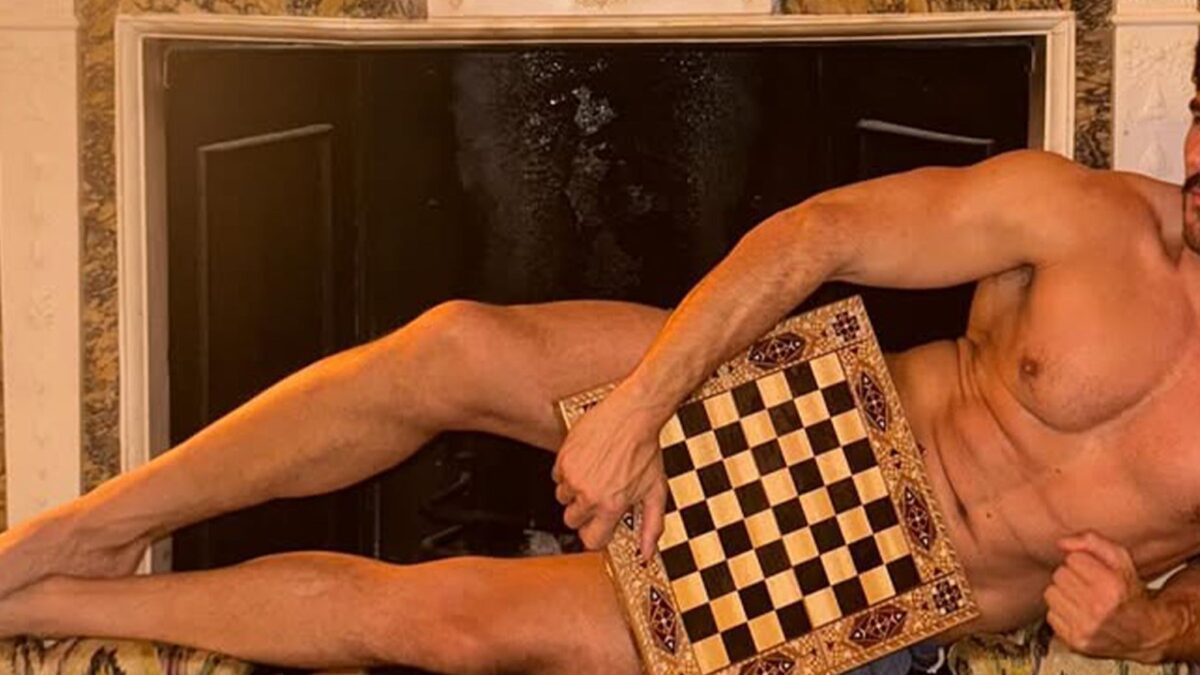 Acho que o pedaço de Hollywood está nude por esta selfie nsfw!