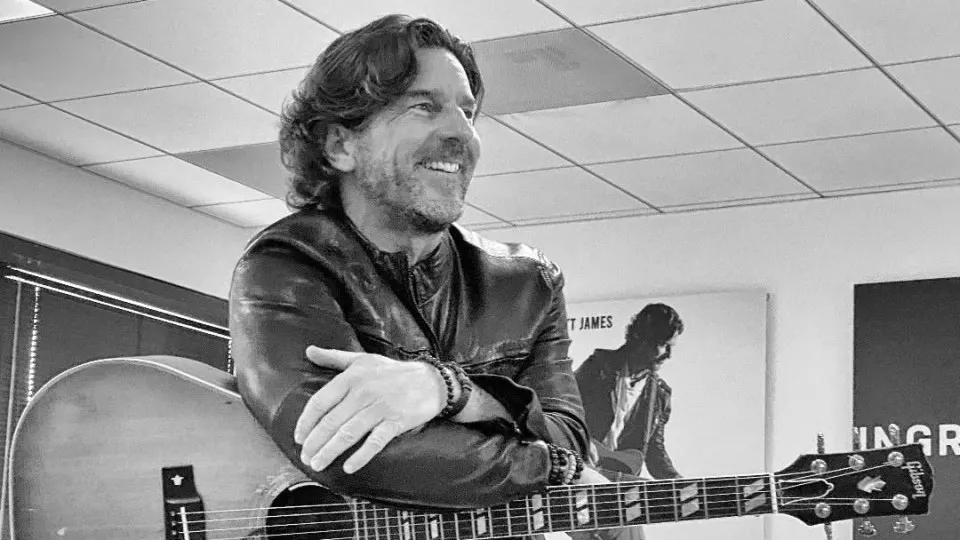 Acidenthe de avião faz 3 mortes; Cantor E Compositor é