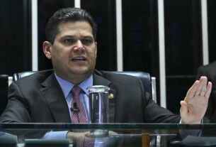 Alcolumbre tenta construir projeto alternativo à anistia que não contempla Bolsonaro mesmo com resistência da oposição