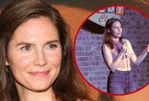 Amanda Knox tira sarro do caso de assassinato italiano em nova rotina de stand -up