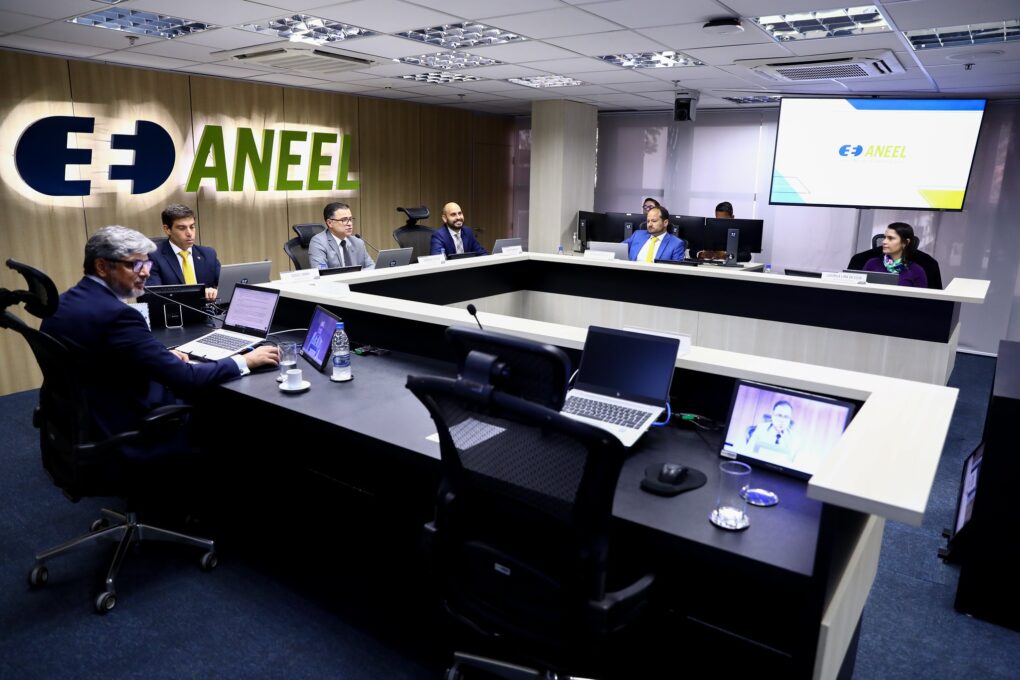Aneel prepara protocolos após ver risco de colapso no sistema com excesso de produção de pequenas hidrelétricas, eólicas e solares