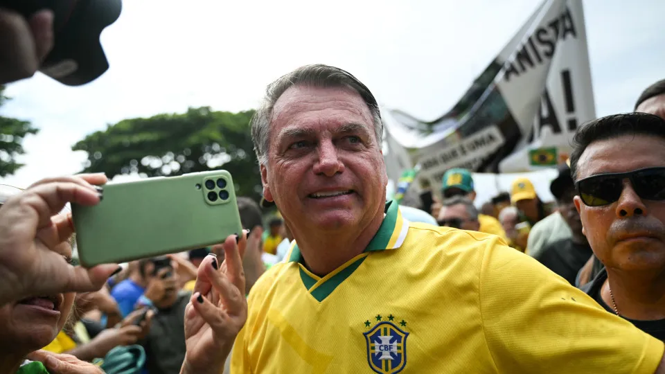 Anistia a Bolsonaro é rejeitada por 54% e aprovada por 39%