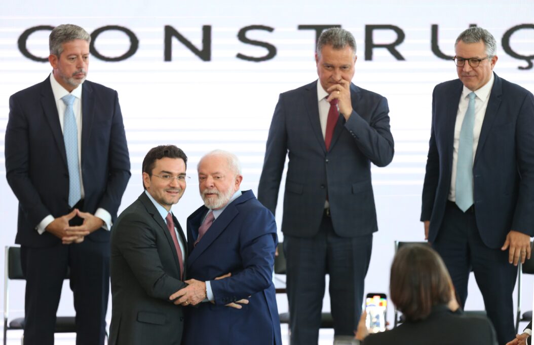 Após ultimato do União Brasil, ministro Celso Sabino se reúne com Lula