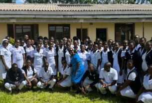 As dominicanas do Zimbábue formam jovens para trabalhar como enfermeiros no país