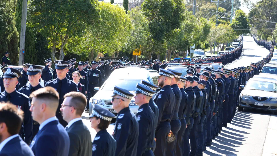 Austrália oferece R$ 3 milhões por suspeito da morte de policiais