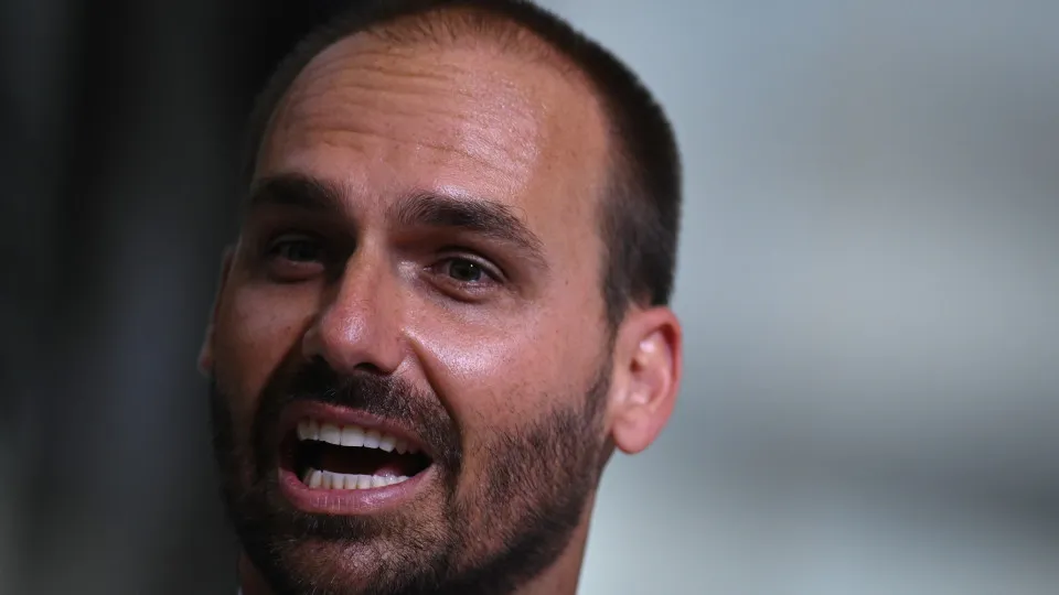 Bolsonaristas minimizam gesto de Trump a Lula e buscam explicações