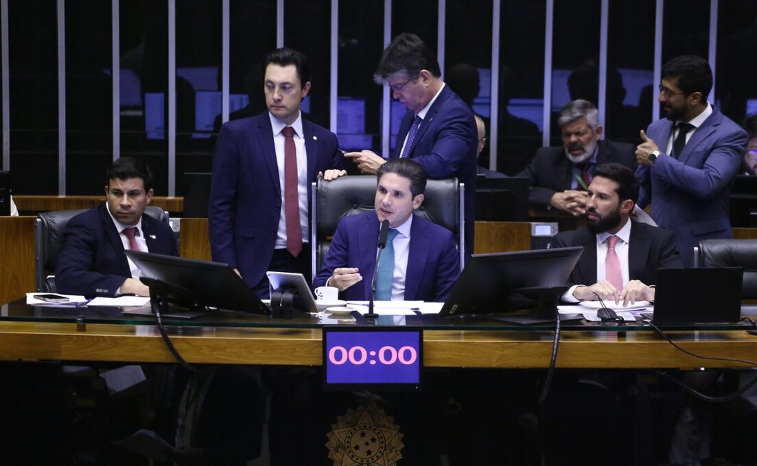 Câmara começa a discutir PEC da Blindagem; ACOMPANHE