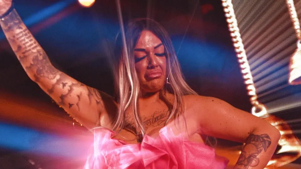 Cantora SE Sente Mal Durante Show e Perde O