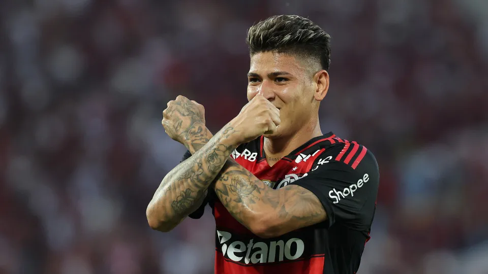 Carrascal faz 'intensivão' sobre características de Arrascaeta no Flamengo