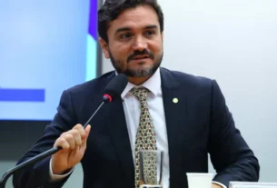 Centrão usa julgamento de Bolsonaro para acelerar saída do governo e resgatar pautas polêmicas