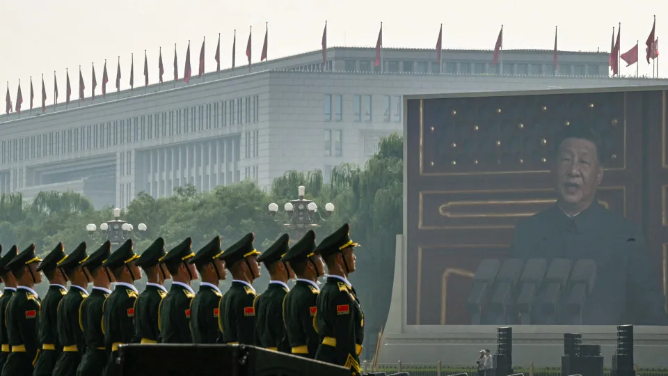 China mostra tríade de armas nucleares e exibe poder bélico em desfile que exalta Xi