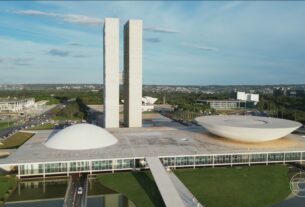 Congresso promulga PEC dos Precatórios, que libera R$ 12 bi para o governo federal em 2026