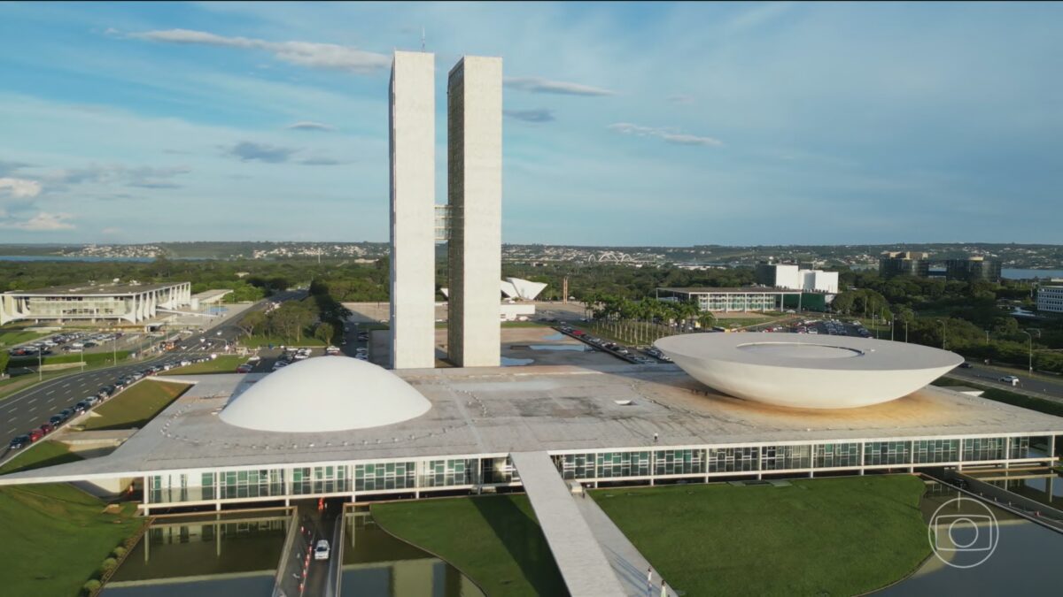 Congresso promulga PEC dos Precatórios, que libera R$ 12 bi para o governo federal em 2026