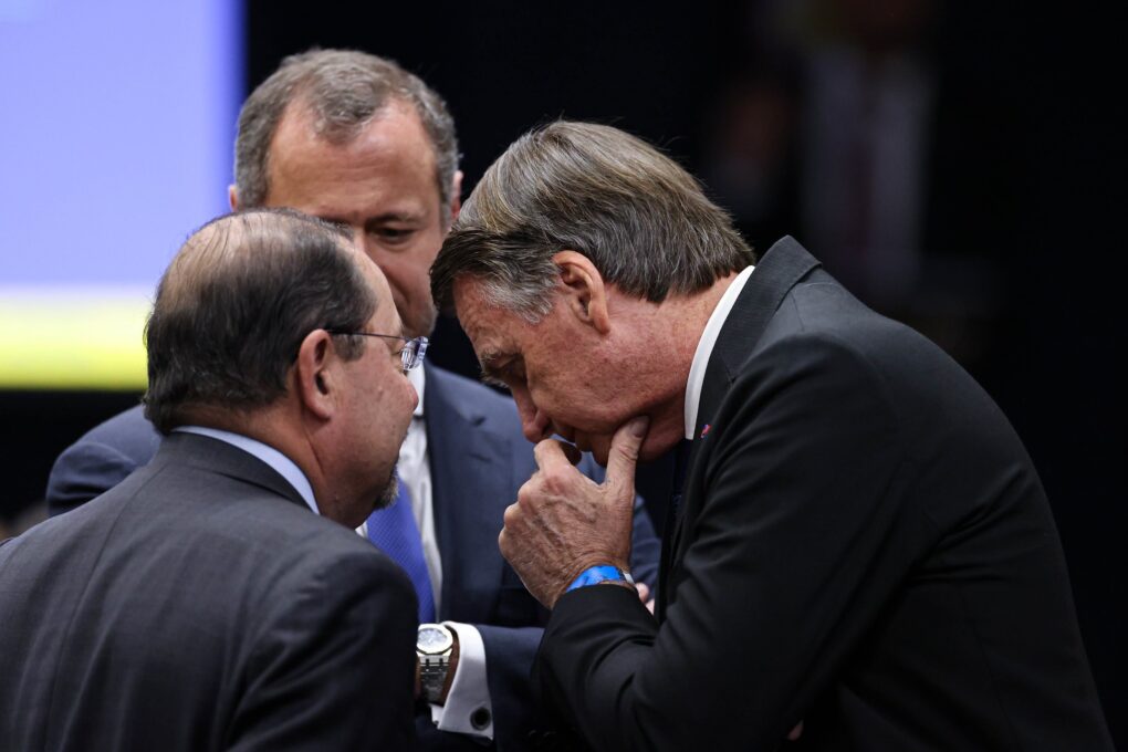 Defesa de Bolsonaro comemora voto de Fux, e vai usá-lo para pedir até embargos infringentes, que podem levar ação ao plenário
