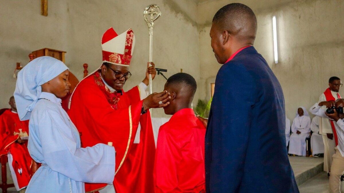 Dom Constantino inaugura novo local de culto da Paróquia São Pedro Claver