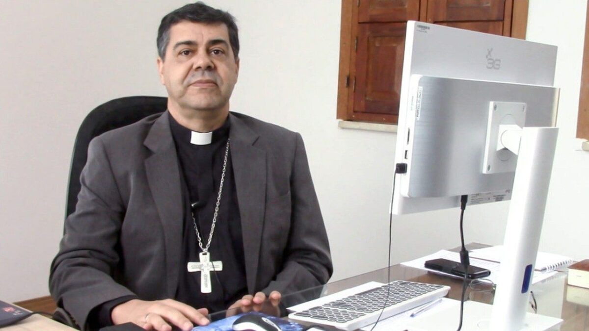 Dom Oriolo: Criação divina e a era dos algoritmos