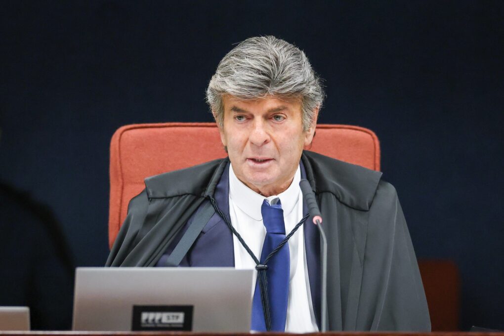 É #FAKE que Fux disse em seu voto que ministros do STF a favor da condenação de Bolsonaro tentam 'implementar uma ditadura'