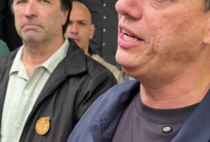 Em conversas reservadas, Tarcísio avisa que está fora da disputa presidencial em 2026, diante de uma direita fragmentada