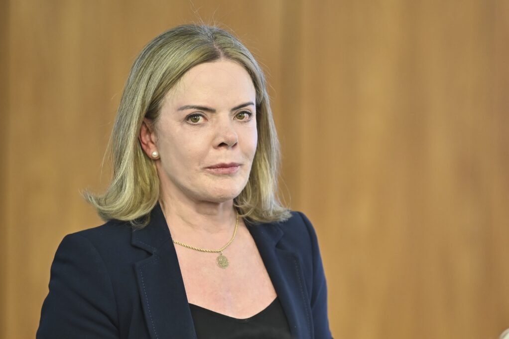 Em meio à pressão por anistia a golpistas, Gleisi convoca ministros para reunião nesta segunda