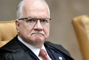 Fachin assume presidência do STF e diz que Moraes 'merece nossa saudação e solidariedade'