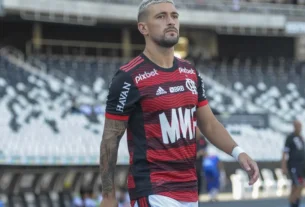 Flamengo vai retomar conversas por renovações de Arrascaeta e Filipe Luís