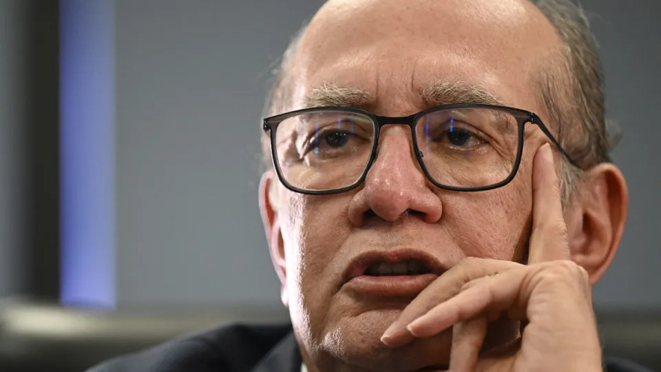 Gilmar Mendes desmonta voto de Fux e diz que também condenaria Bolsonaro